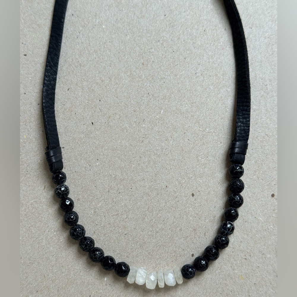 ✨Anthro Necklace✨ - Picture 4 of 7